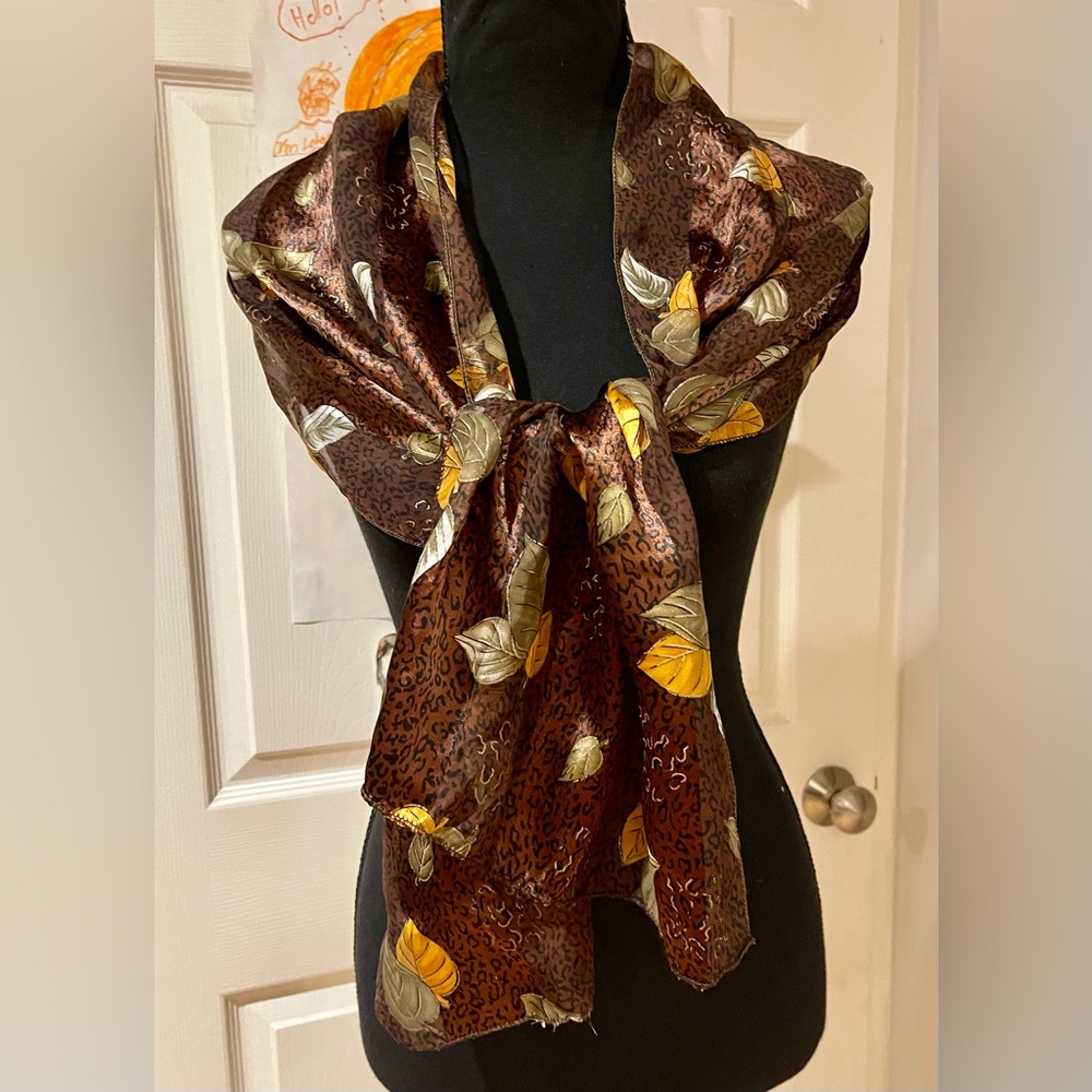 American Vintage Women's Fall Leaves Scarf/Wrap 🍂🍁🍃